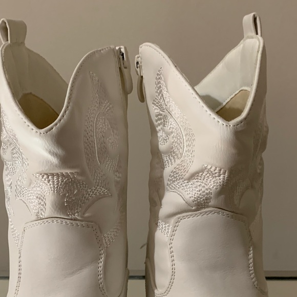 Dream Pairs White Ankle Boots - Picture 3 of 16